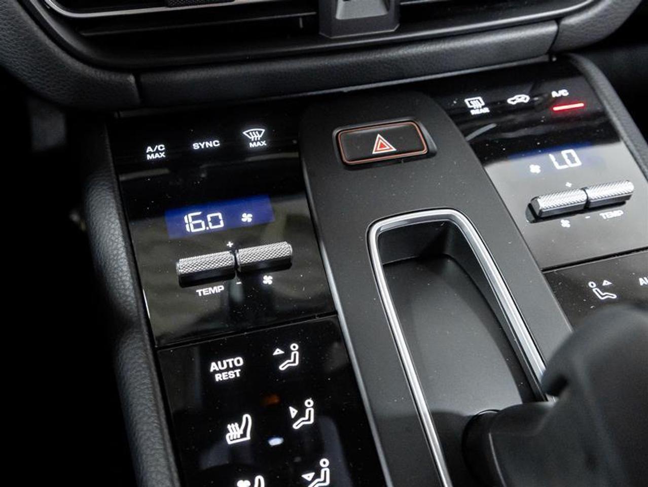2025 Porsche Macan  Photo