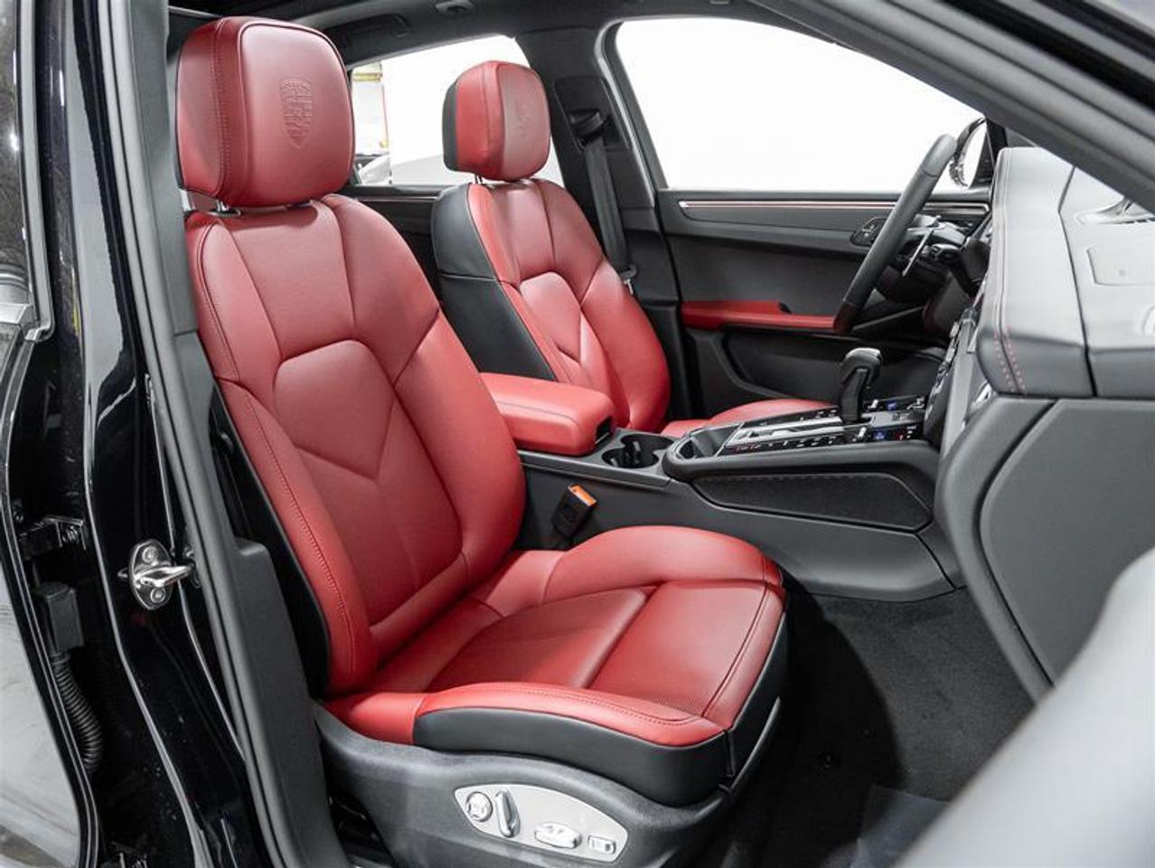 2025 Porsche Macan  Photo