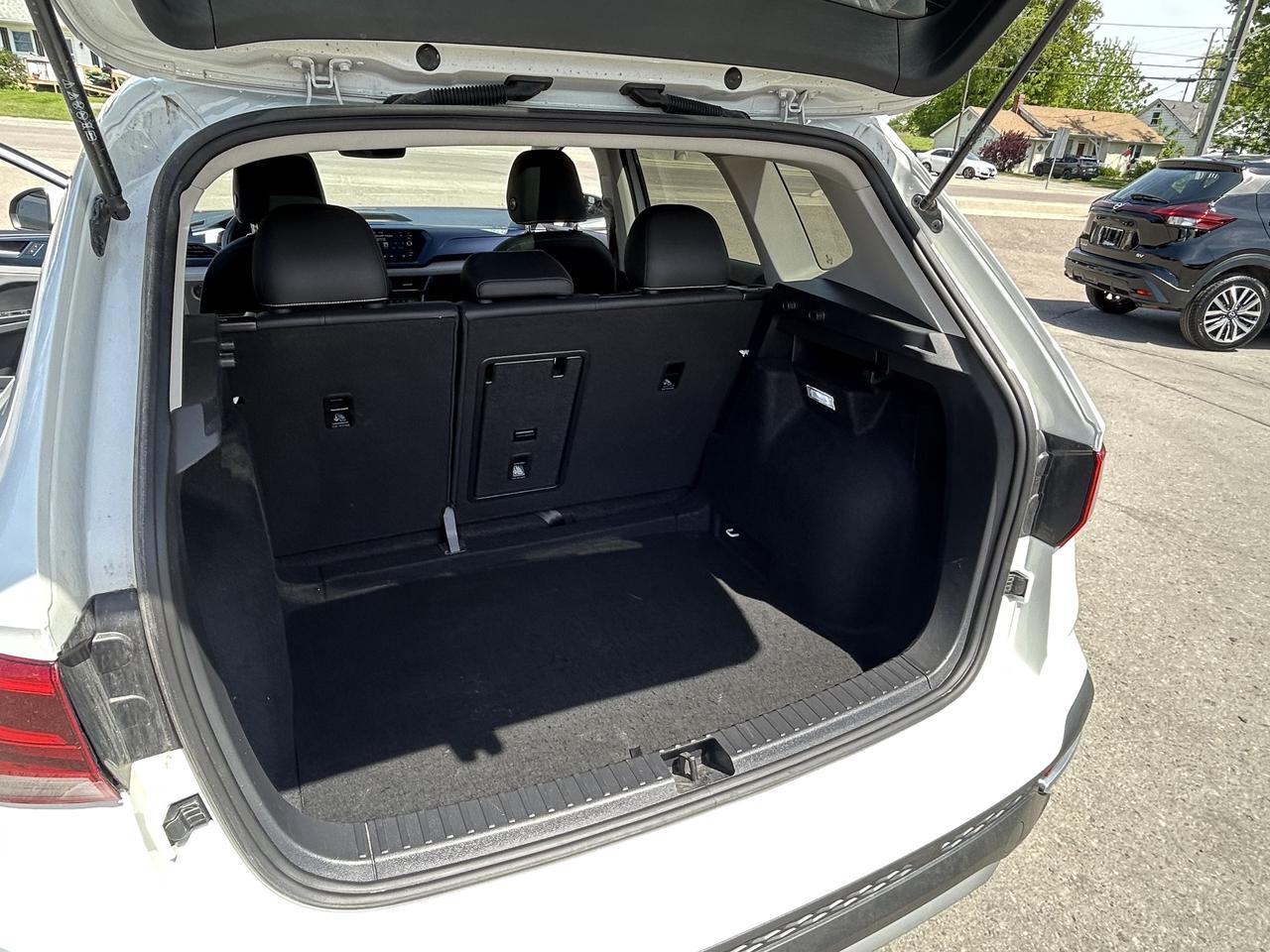 2024 Volkswagen Taos COMFORTLINE/HEATED SEATS/PWR SUN ROOF/CALL NAPANEE Photo