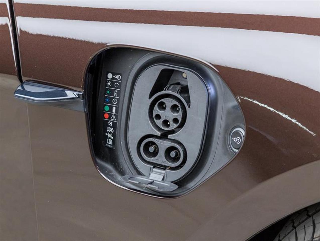 2023 Porsche Taycan  Photo
