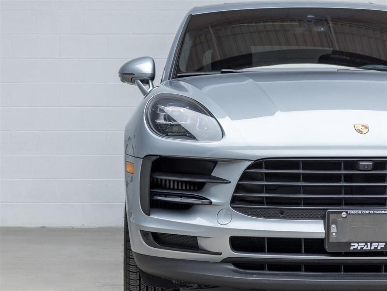 2021 Porsche Macan  Photo2