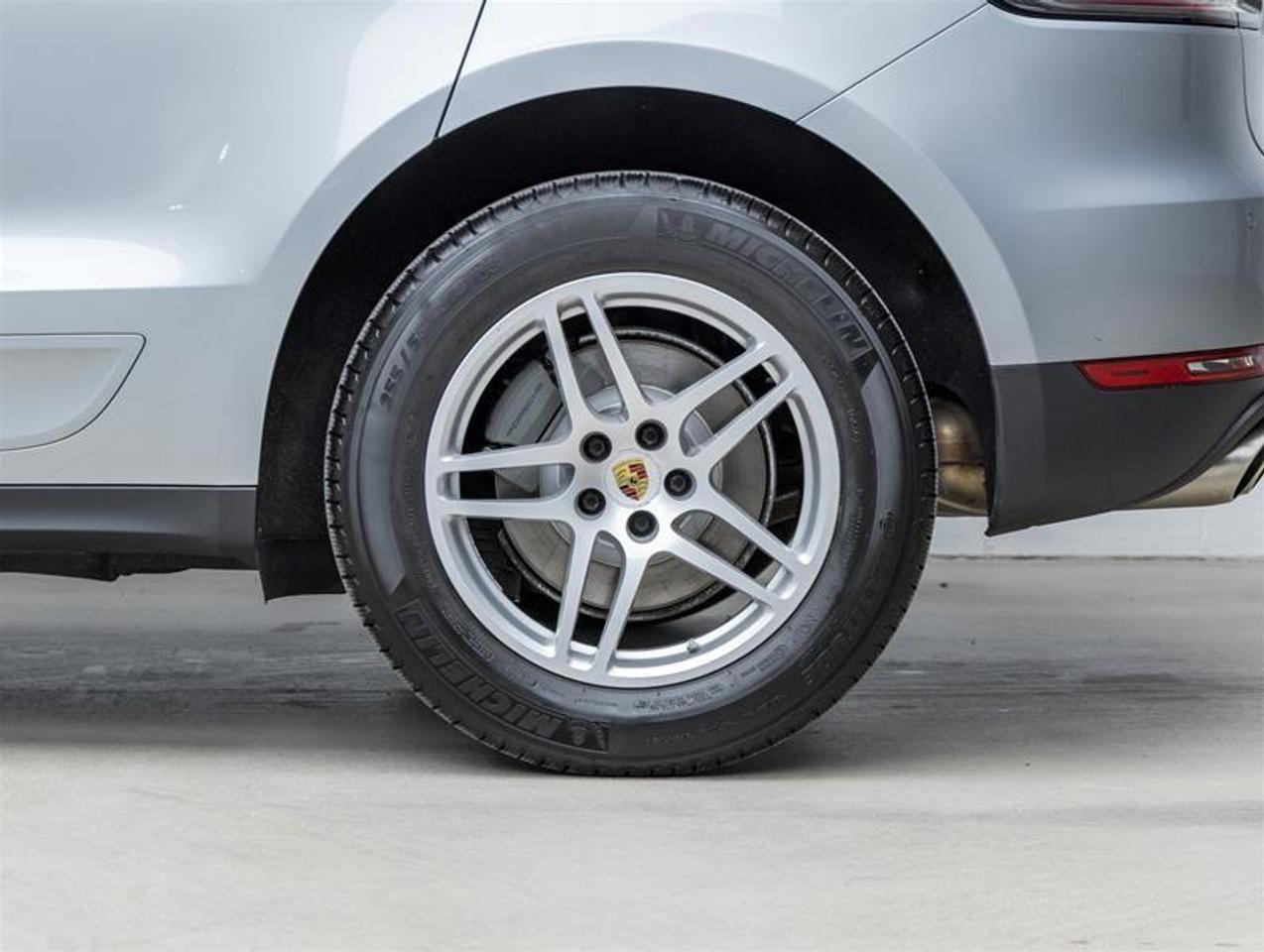 2021 Porsche Macan  Photo