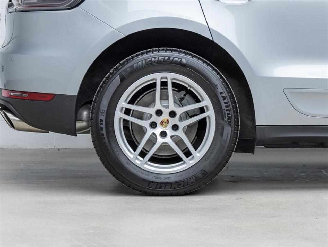 2021 Porsche Macan  Photo