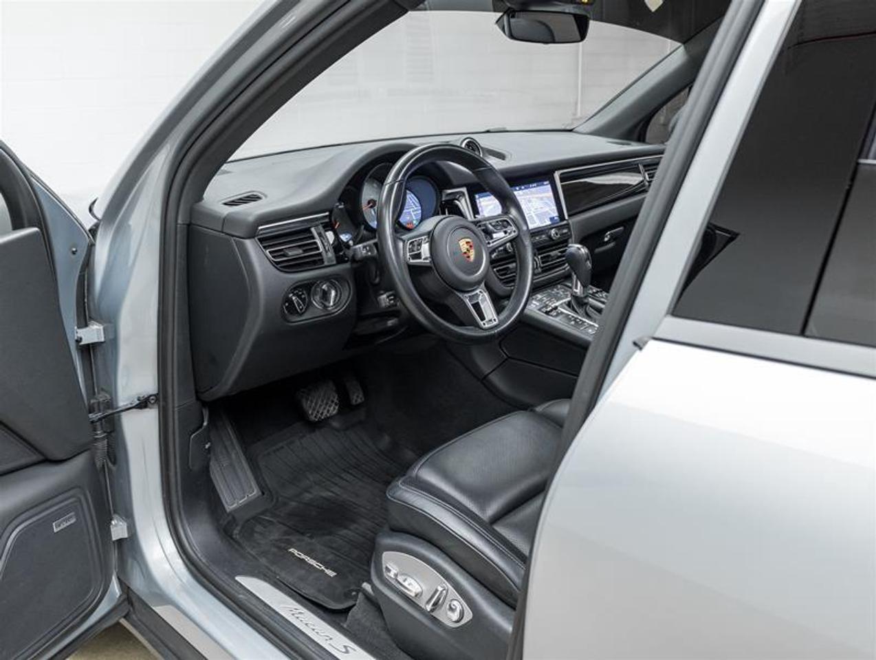 2021 Porsche Macan  Photo