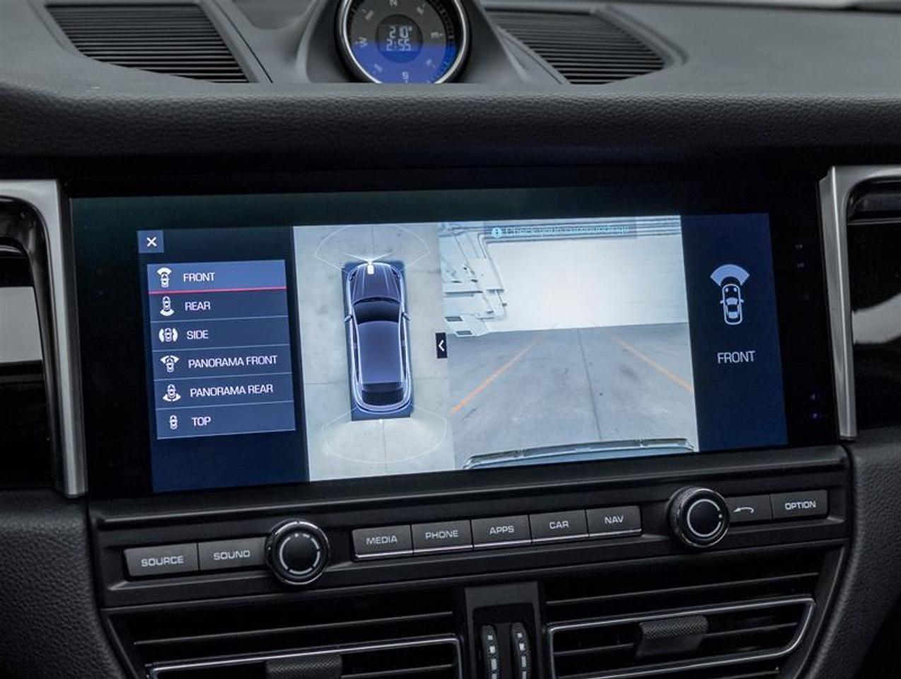 2021 Porsche Macan  Photo