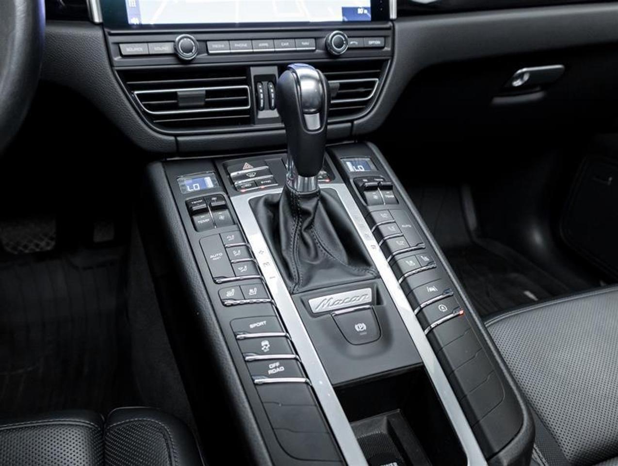 2021 Porsche Macan  Photo