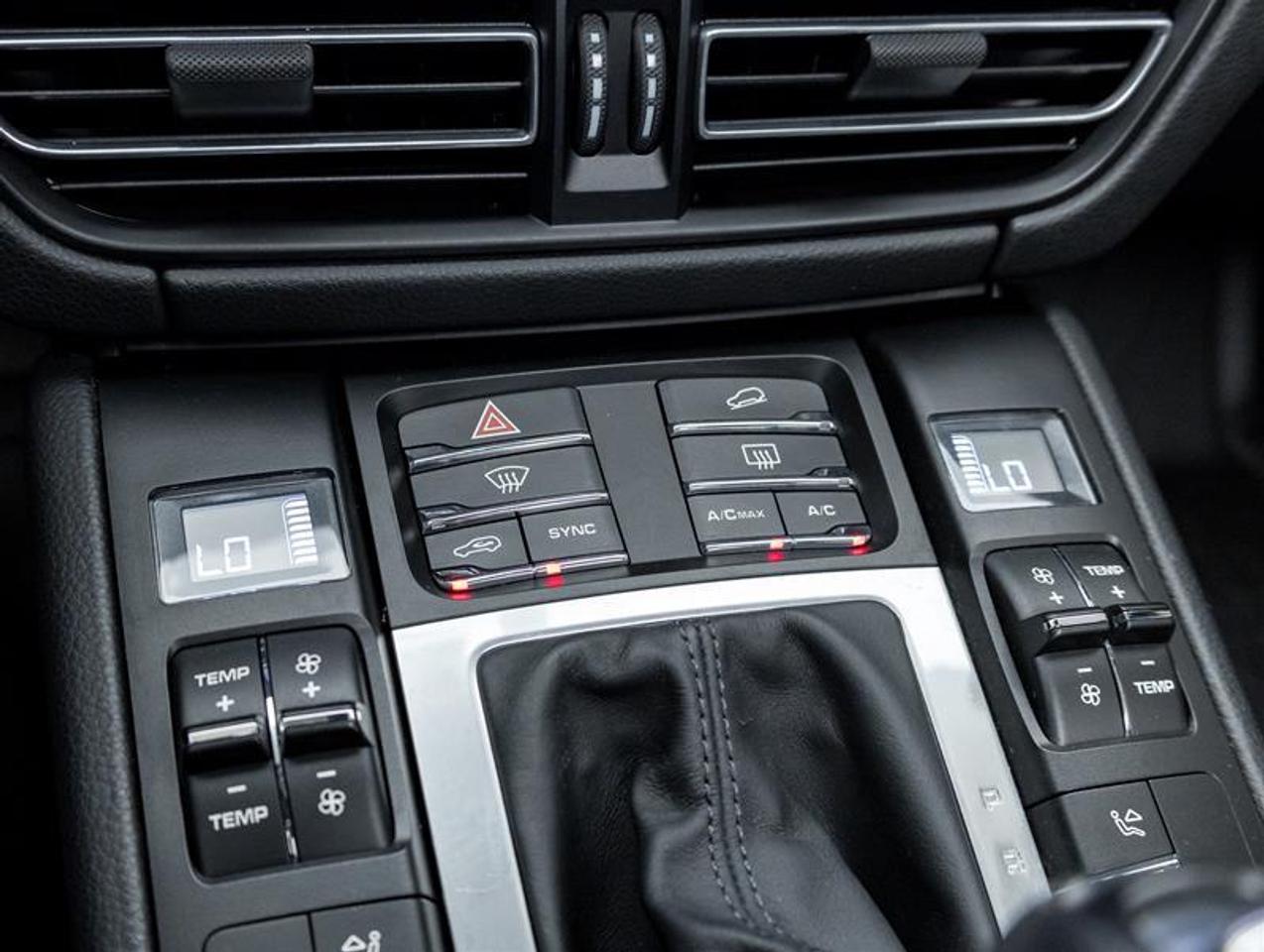 2021 Porsche Macan  Photo