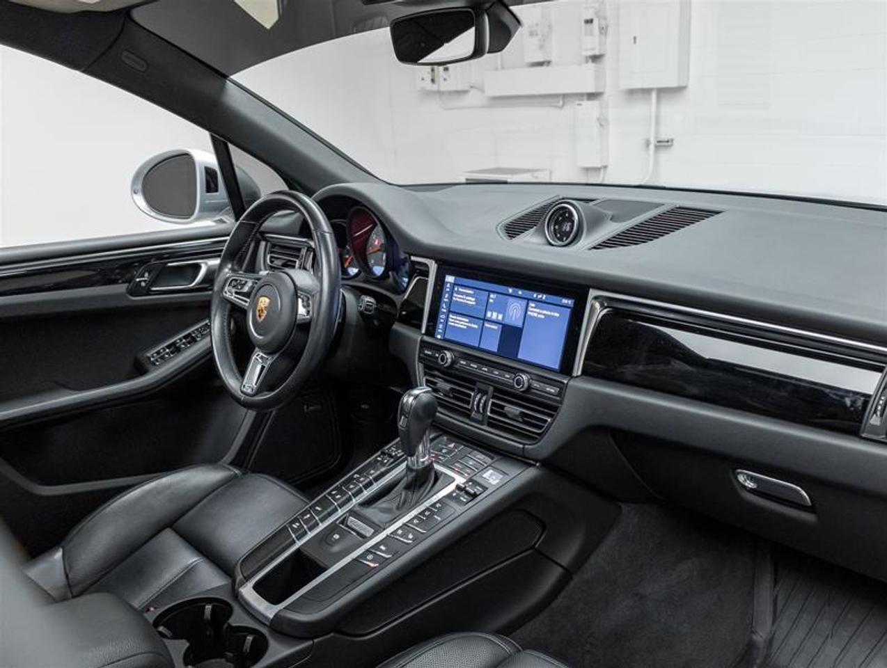 2021 Porsche Macan  Photo
