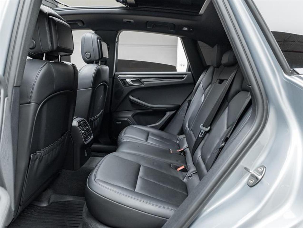 2021 Porsche Macan  Photo