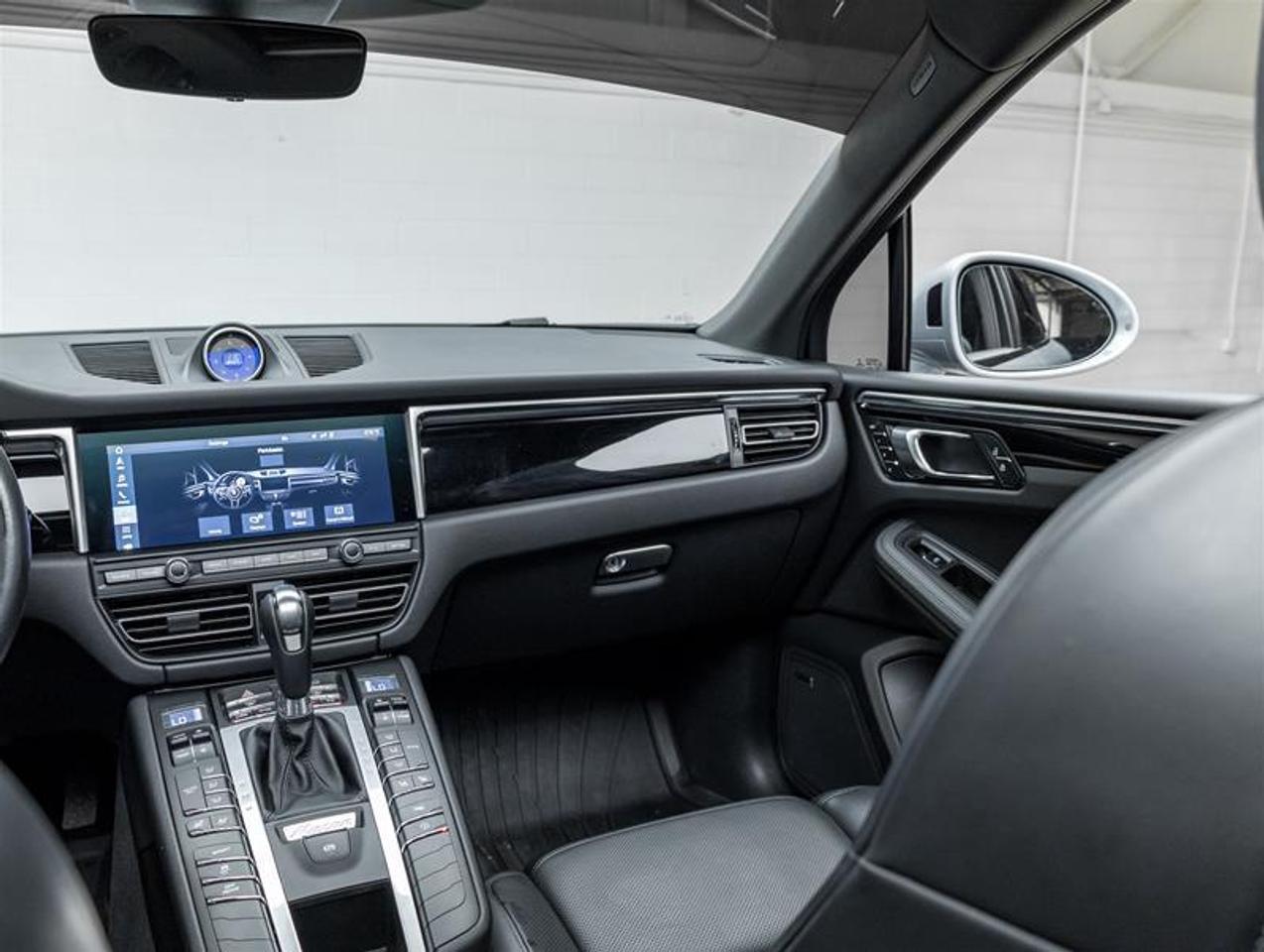 2021 Porsche Macan  Photo