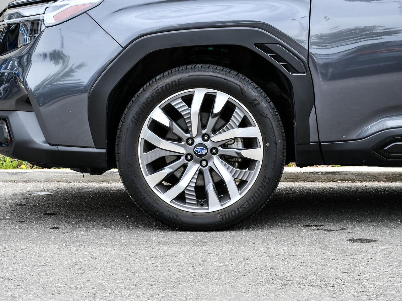 2025 Subaru Forester PREMIER   LEATHER   CLEAN CARFAX   WINER TIRES PKG Photo4