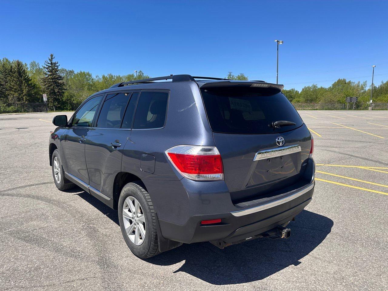 2012 Toyota Highlander BASE Photo2
