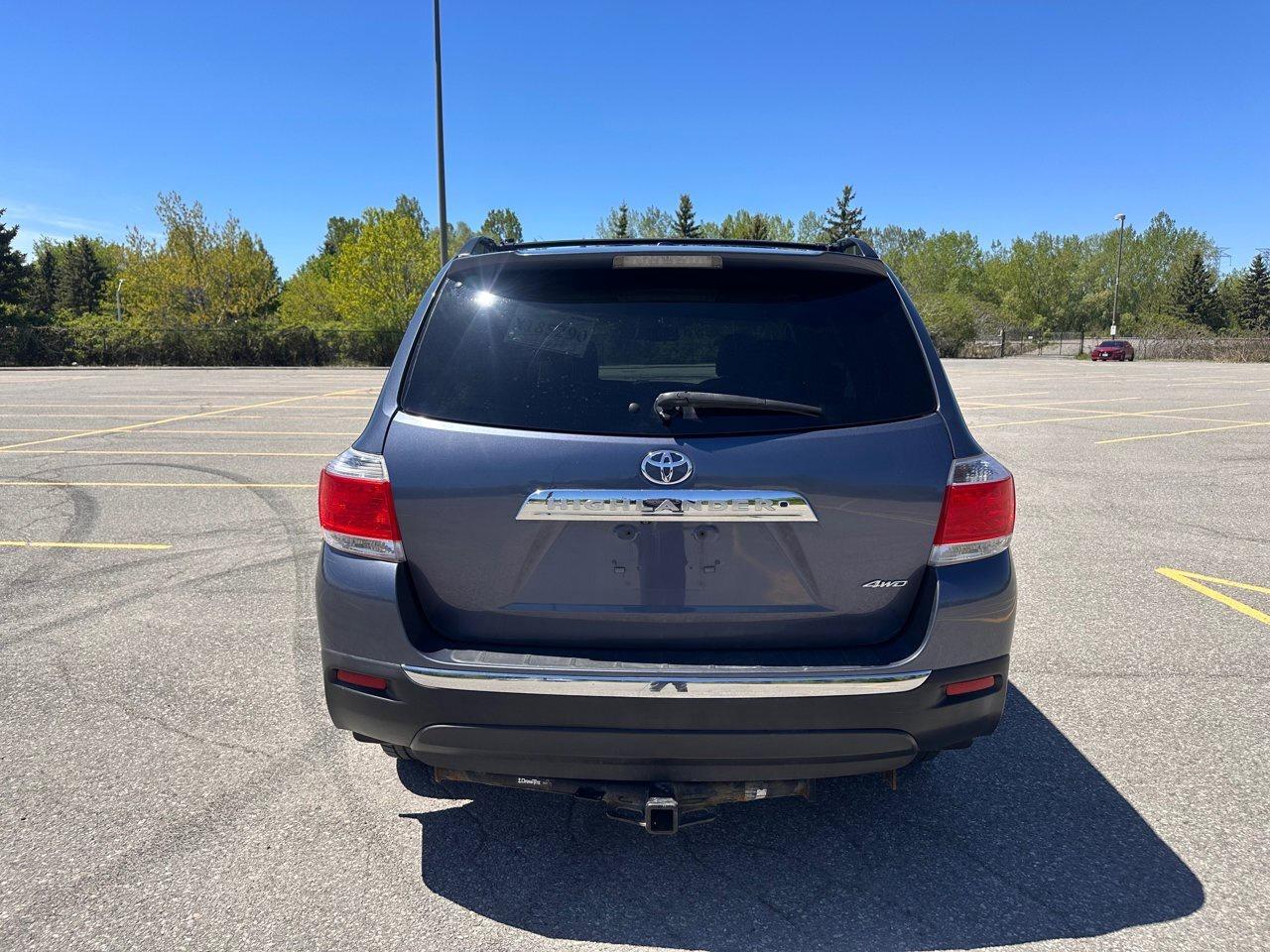 2012 Toyota Highlander BASE Photo3