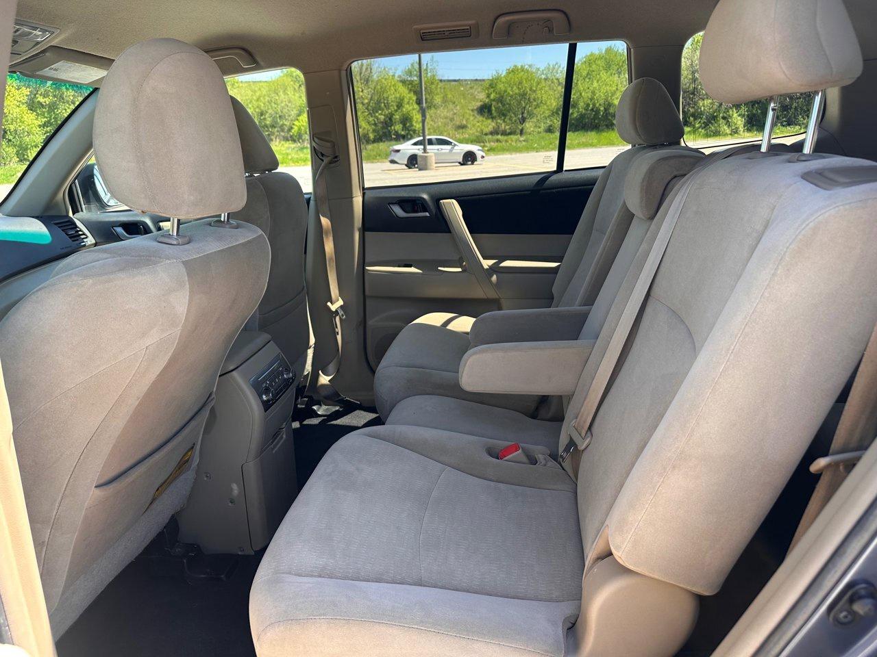 2012 Toyota Highlander BASE Photo