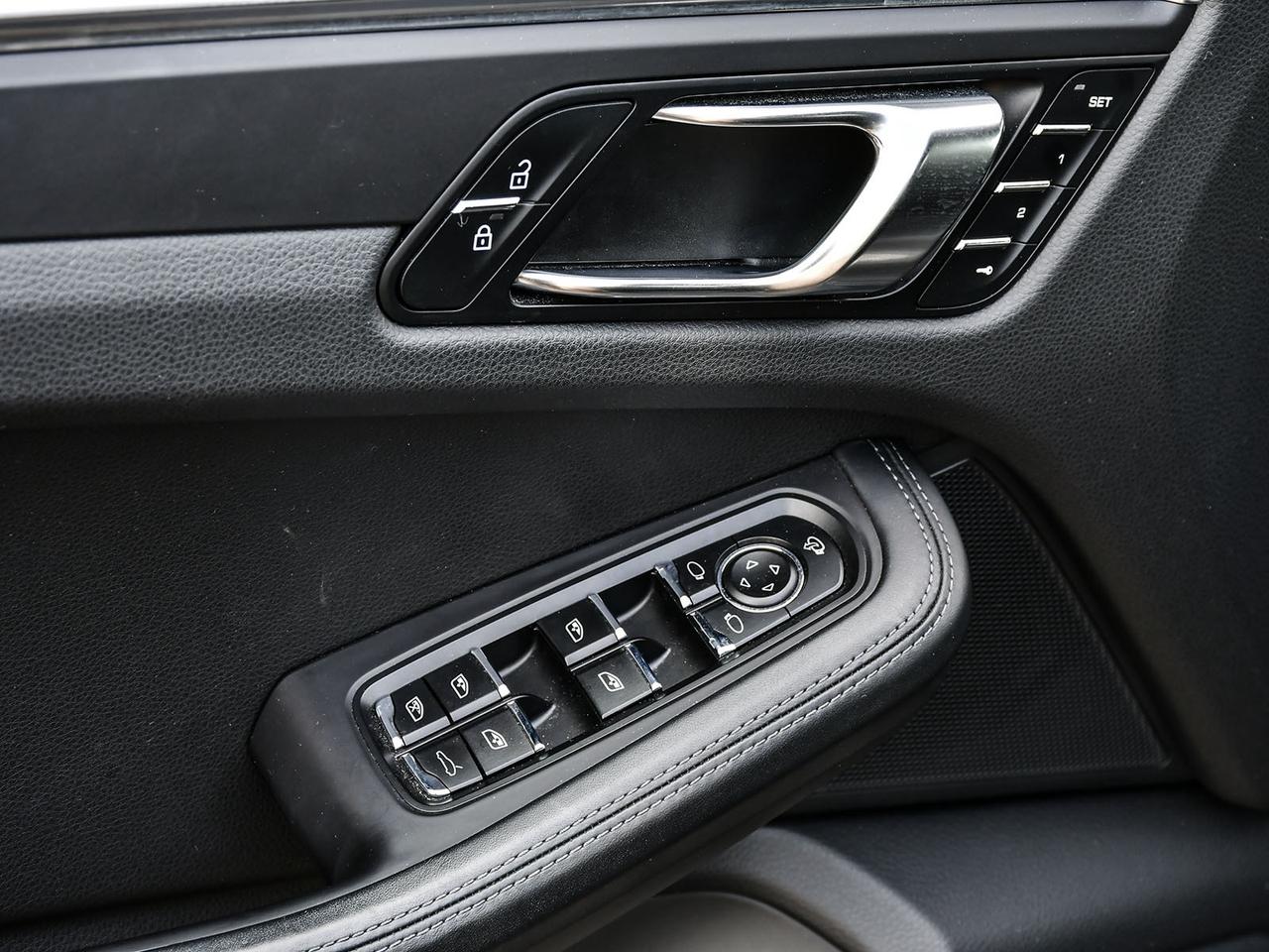 2023 Porsche Macan AWD   LEATHER   LOW KM   NO ACCIDENT   CERTFIED Photo