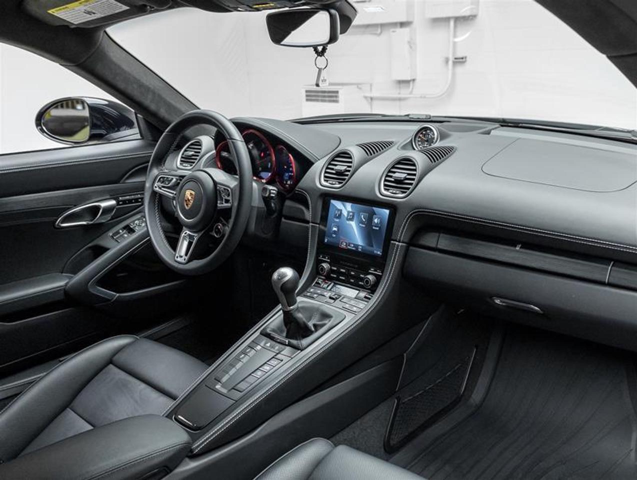 2024 Porsche 718 Cayman  Photo