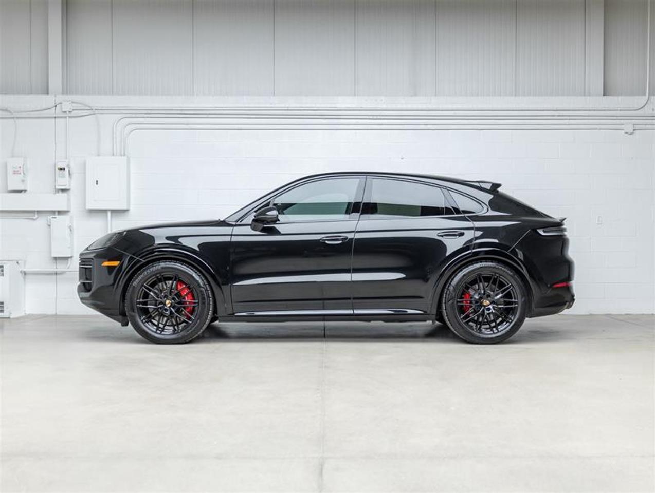 2025 Porsche Cayenne  Photo2