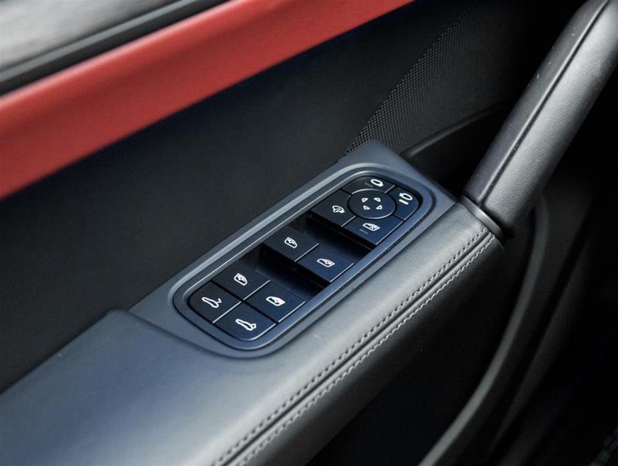 2025 Porsche Cayenne  Photo