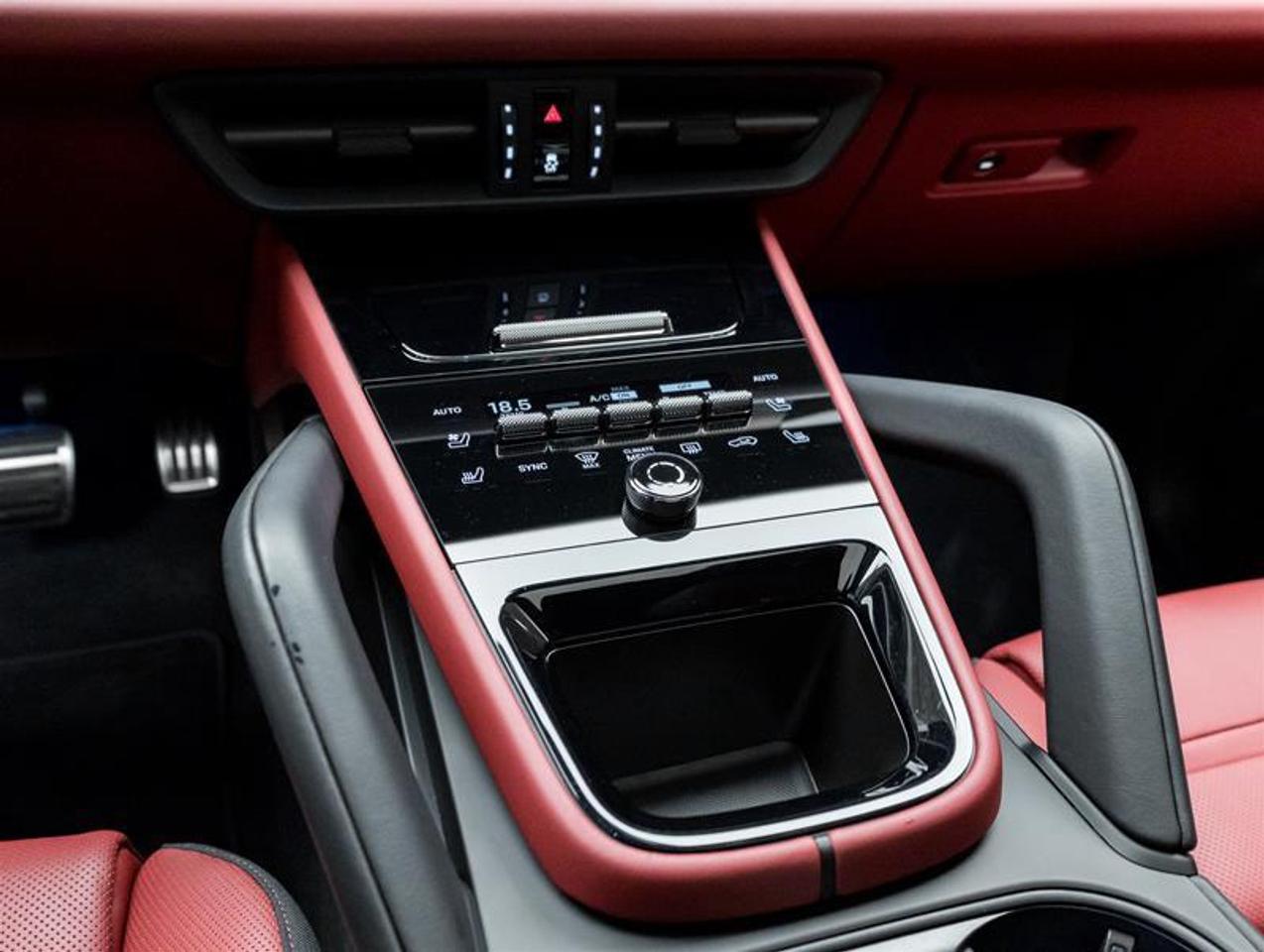 2025 Porsche Cayenne  Photo