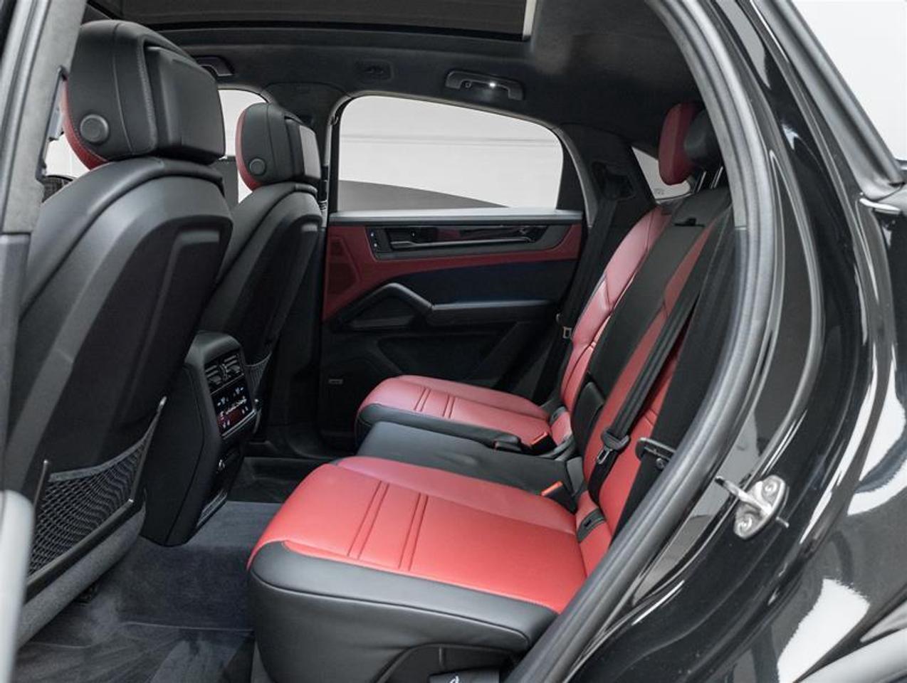 2025 Porsche Cayenne  Photo