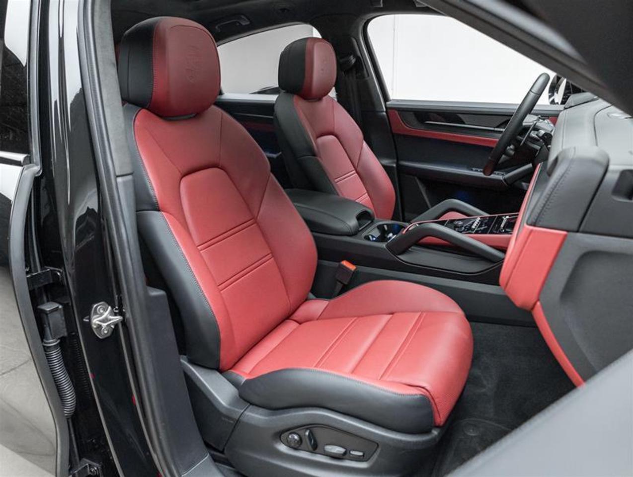2025 Porsche Cayenne  Photo