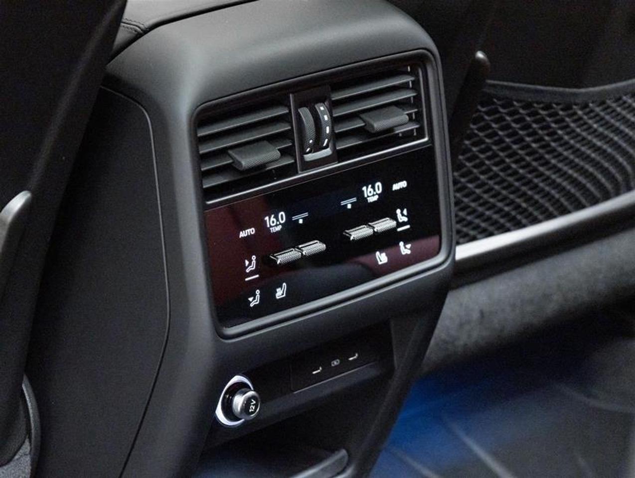 2025 Porsche Cayenne  Photo