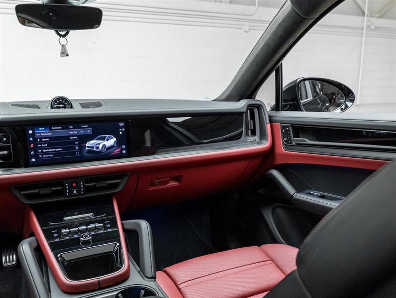 2025 Porsche Cayenne  Photo