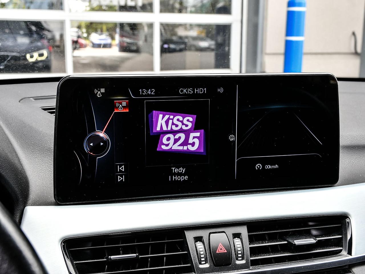 2016 BMW X1 AWD   BACKUP CAM   APPLE CARPLAY   BT   CERTIFIED Photo