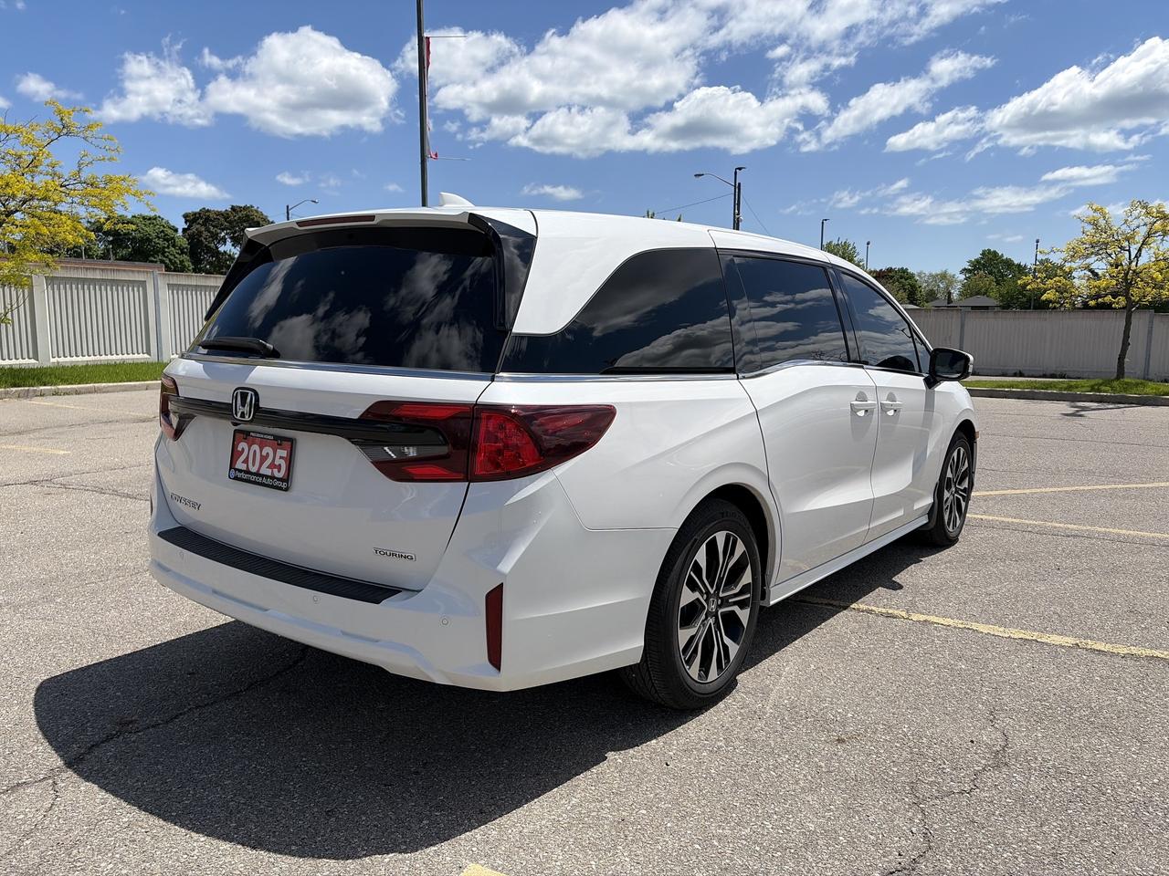 2025 Honda Odyssey Touring Hybrid Navigation CarPlay Wireless Charger Photo