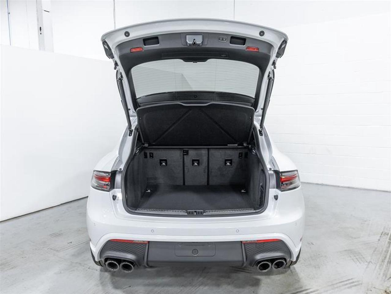 2025 Porsche Macan  Photo