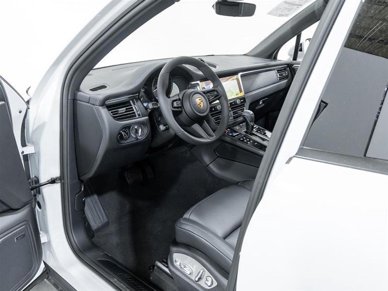 2025 Porsche Macan  Photo