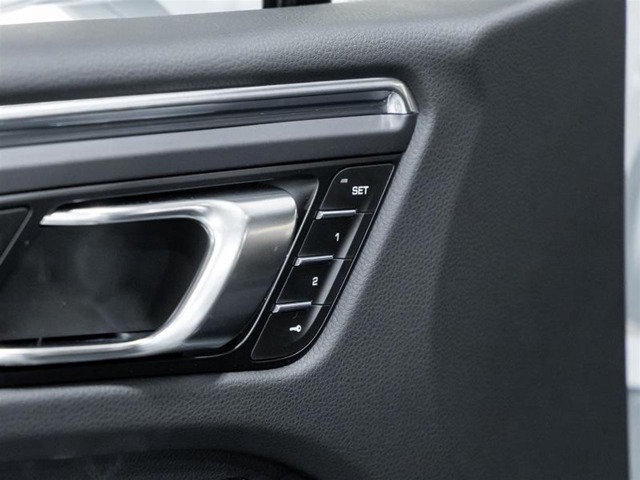 2025 Porsche Macan  Photo