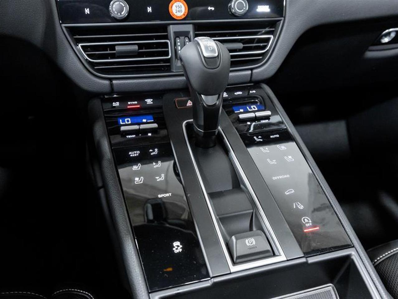 2025 Porsche Macan  Photo