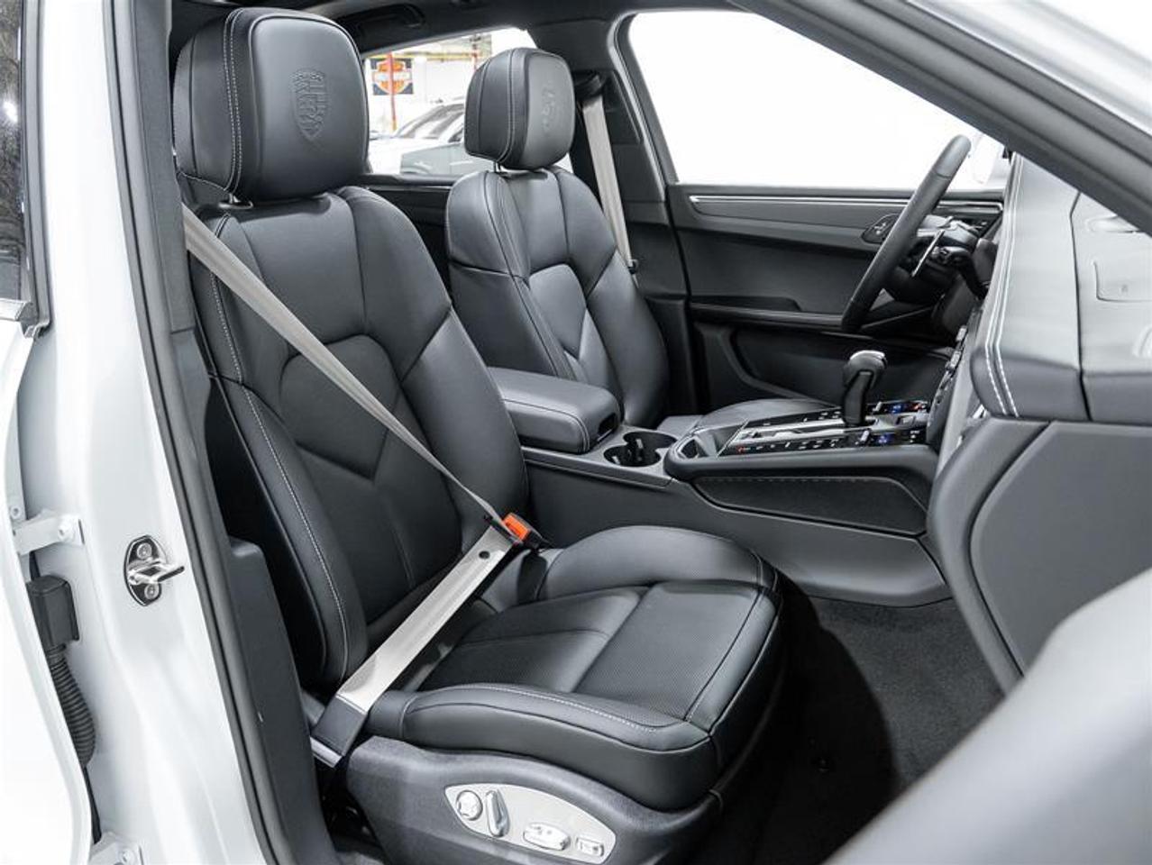 2025 Porsche Macan  Photo