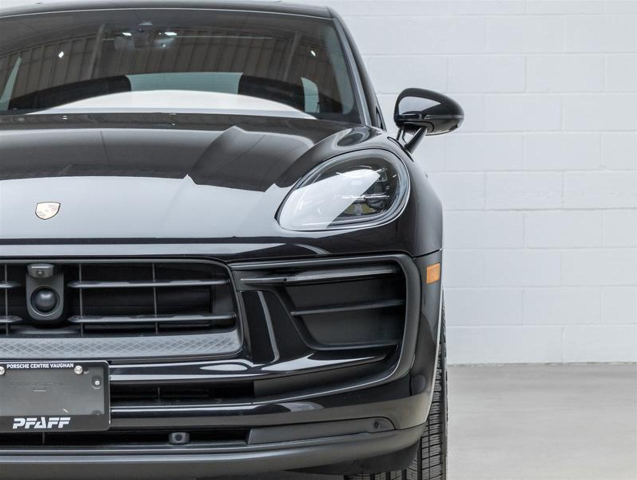 2025 Porsche Macan  Photo3