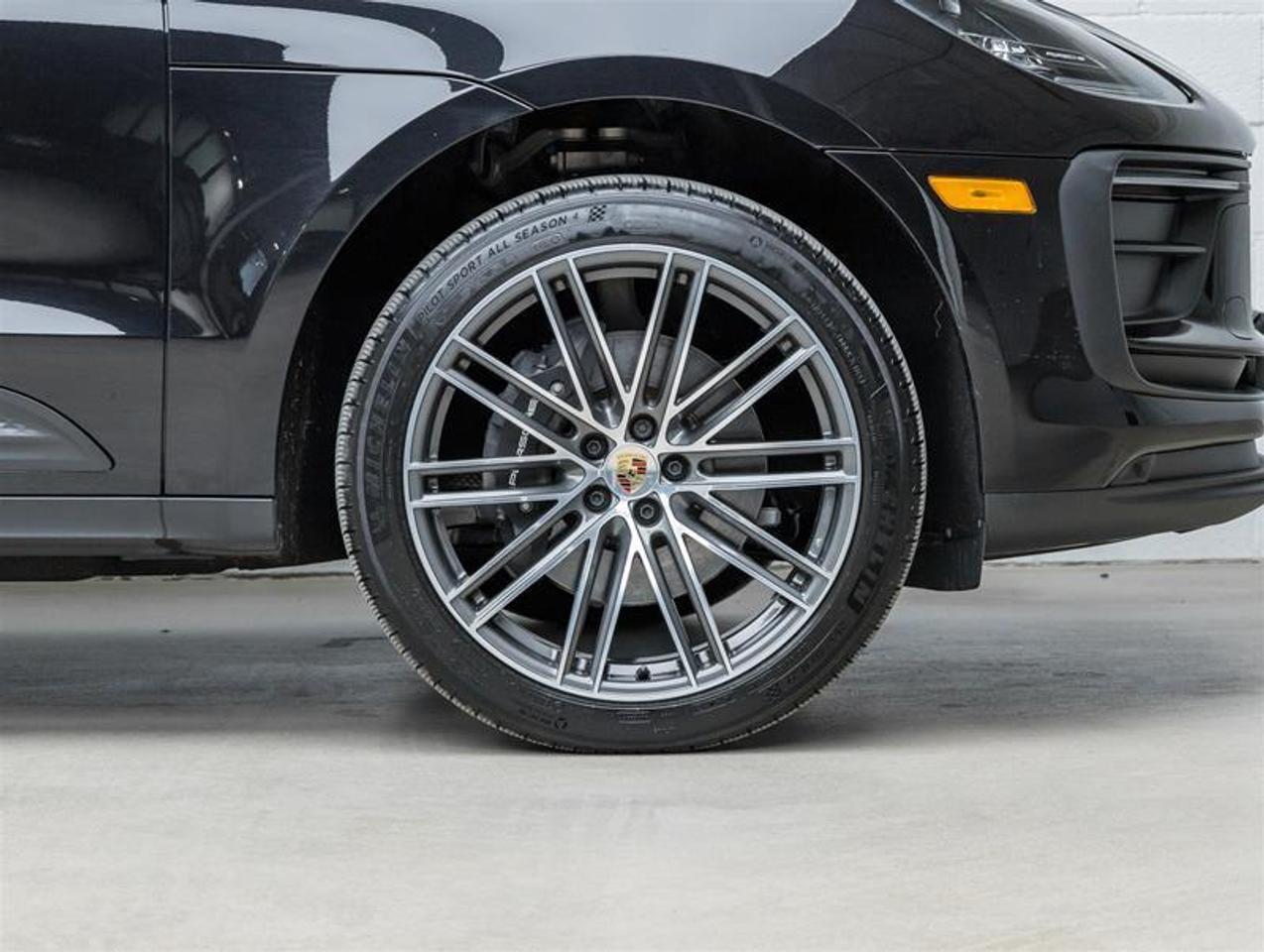 2025 Porsche Macan  Photo