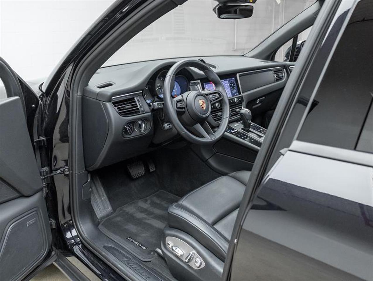 2025 Porsche Macan  Photo