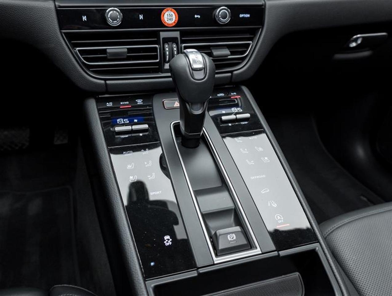 2025 Porsche Macan  Photo