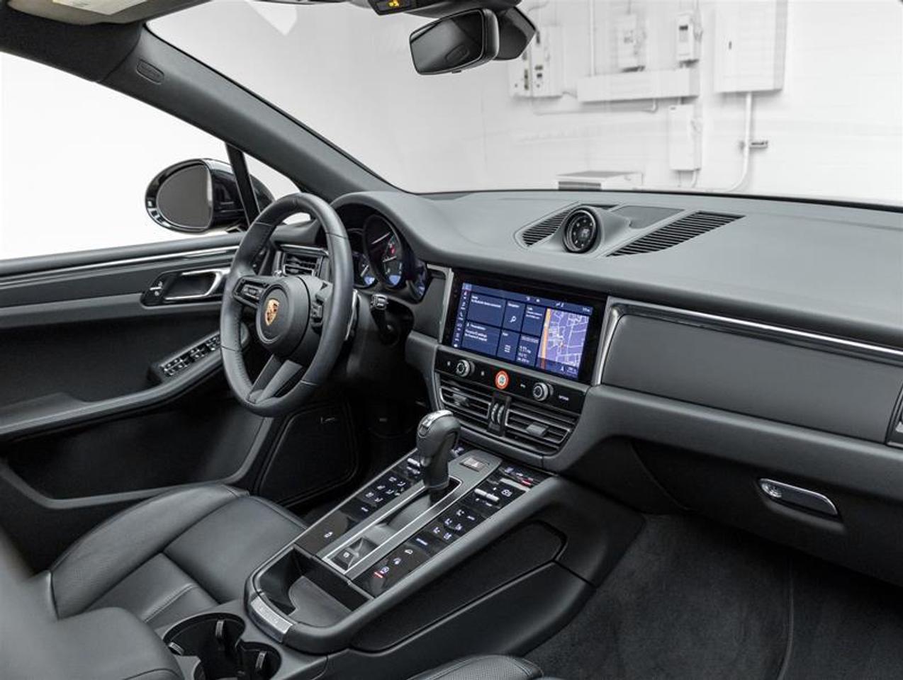 2025 Porsche Macan  Photo