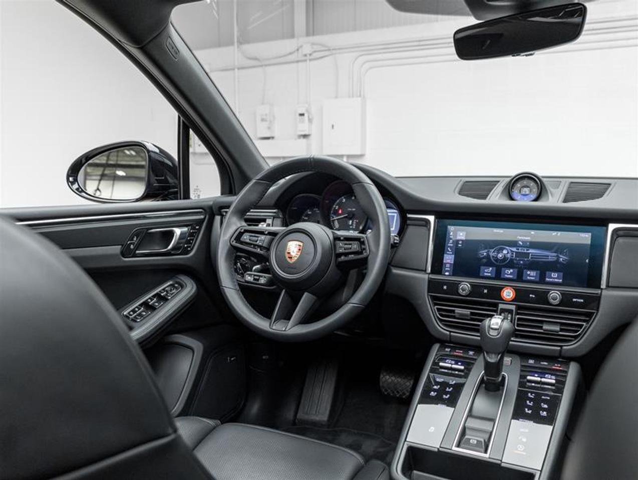 2025 Porsche Macan  Photo