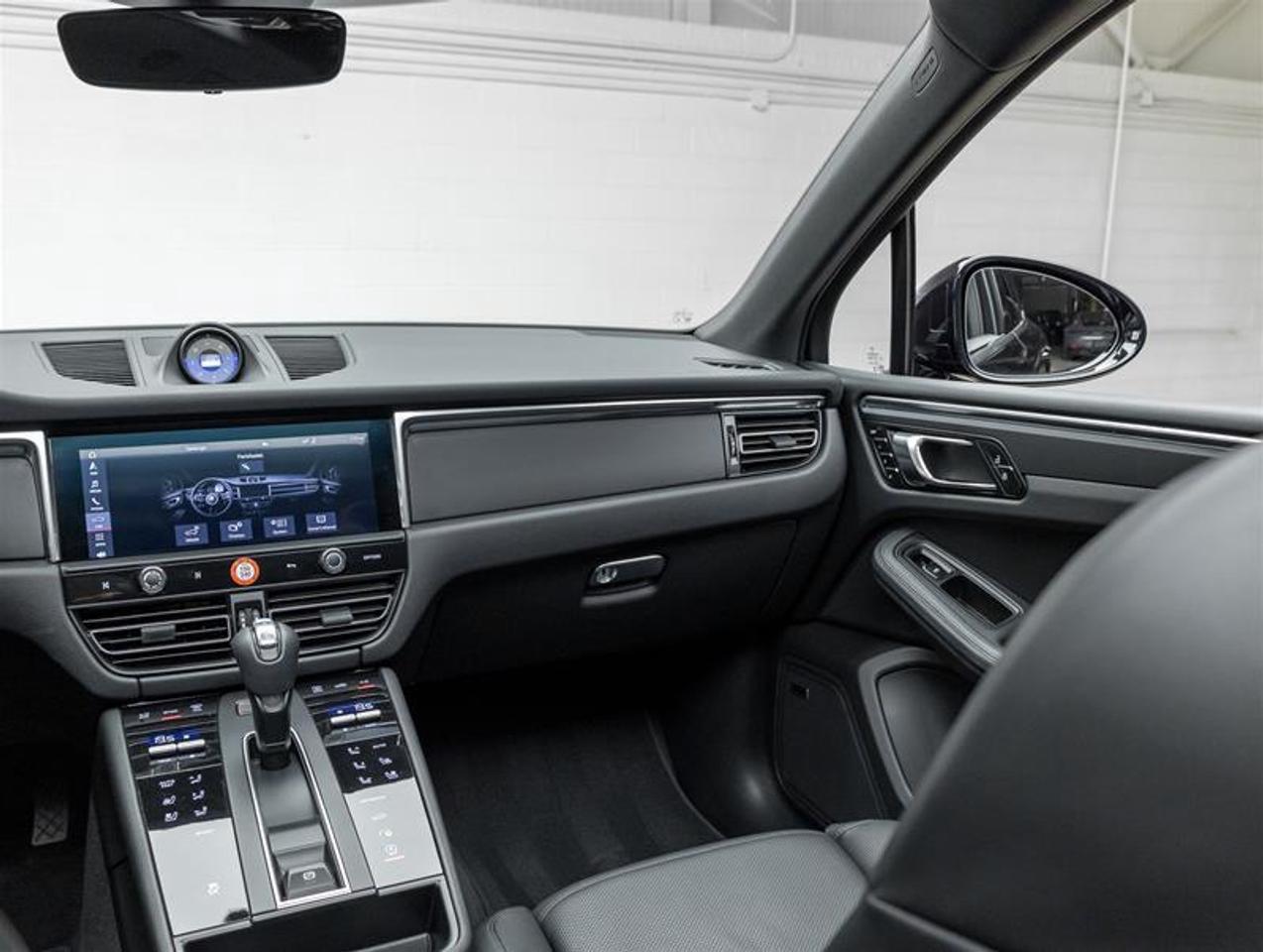 2025 Porsche Macan  Photo
