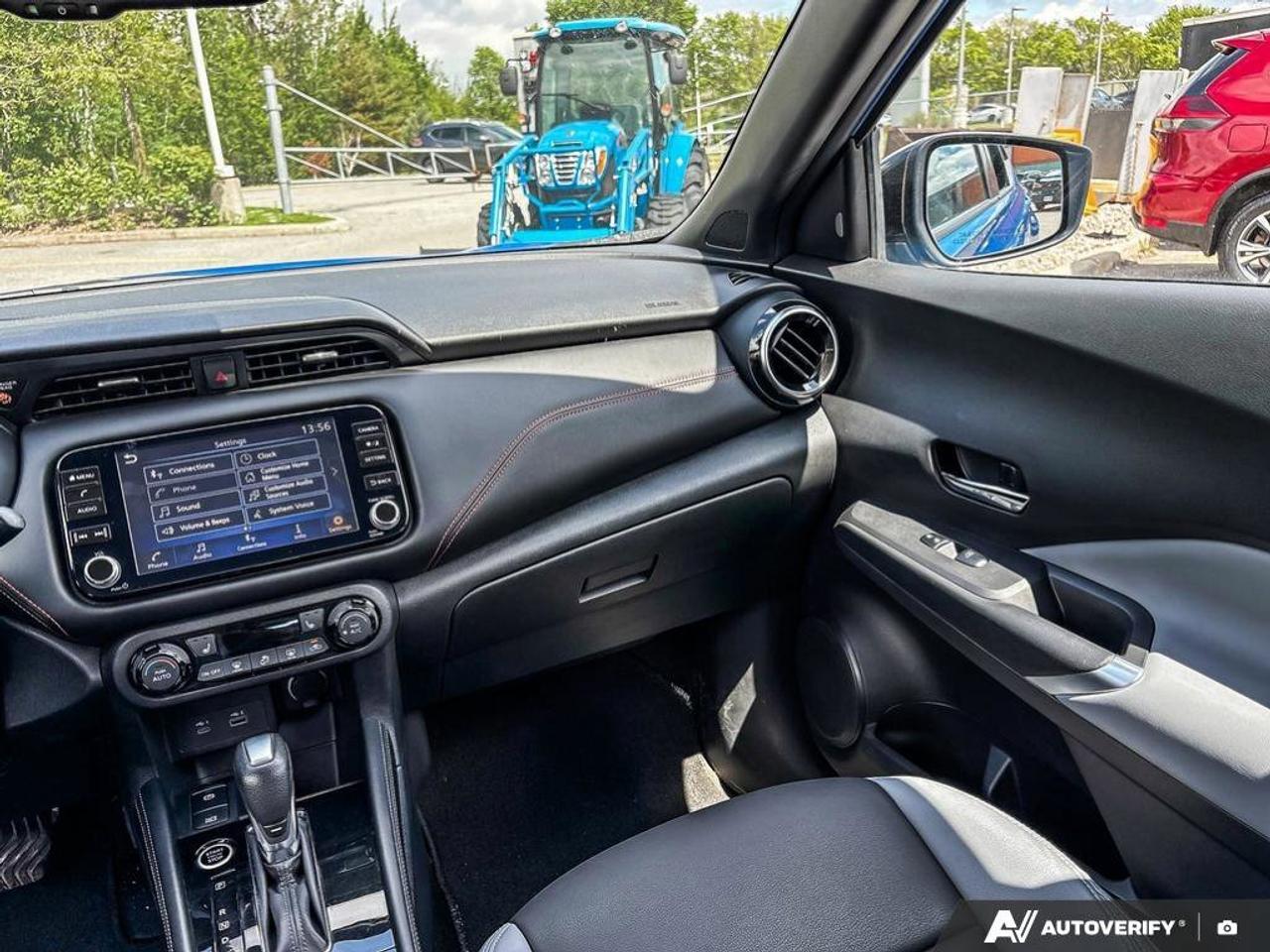 2021 Nissan Kicks SR Photo