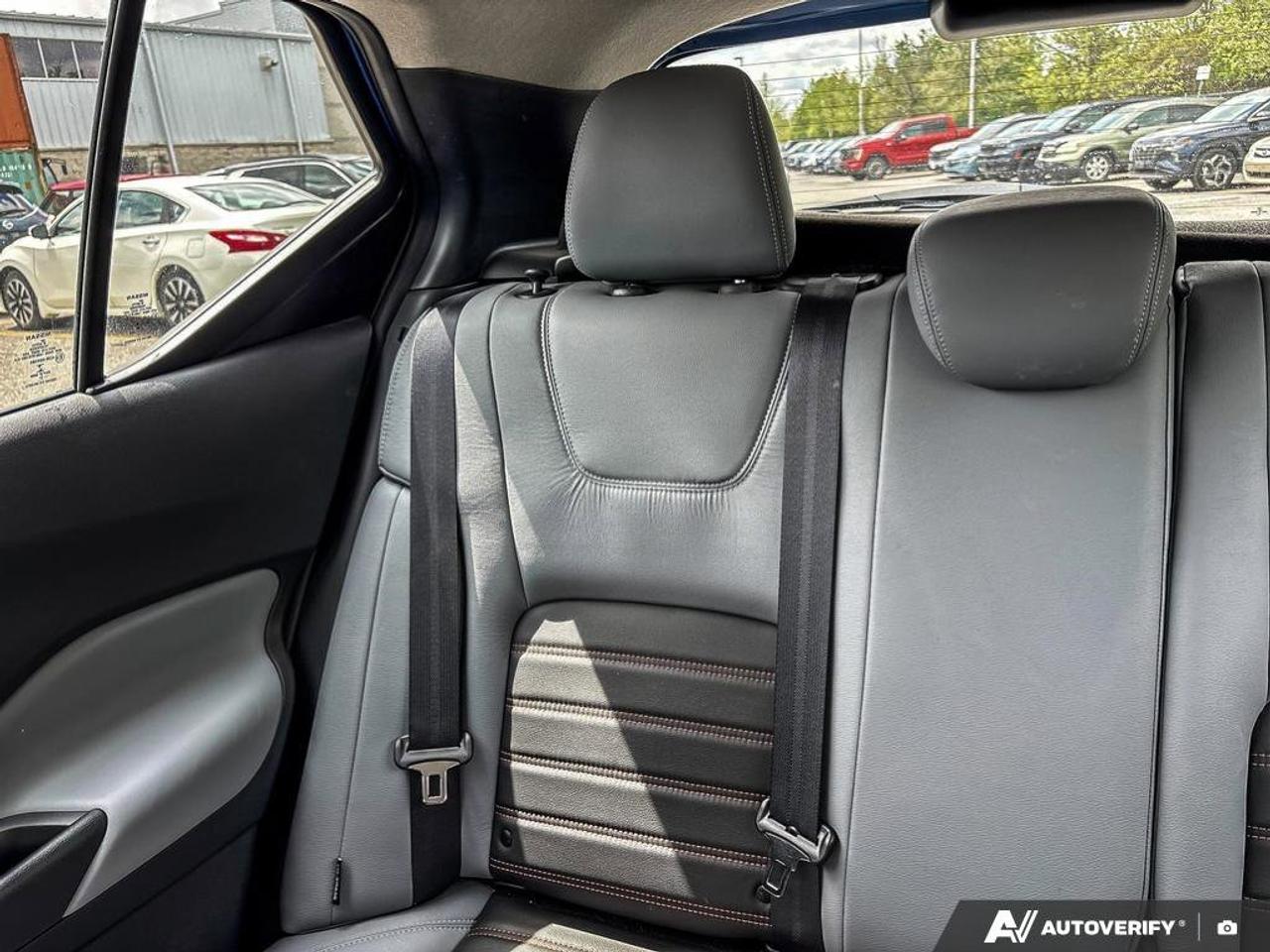 2021 Nissan Kicks SR Photo