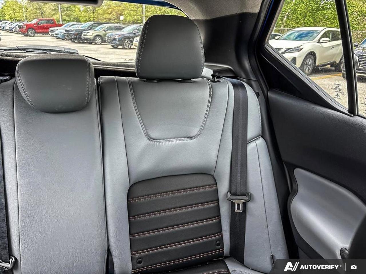 2021 Nissan Kicks SR Photo