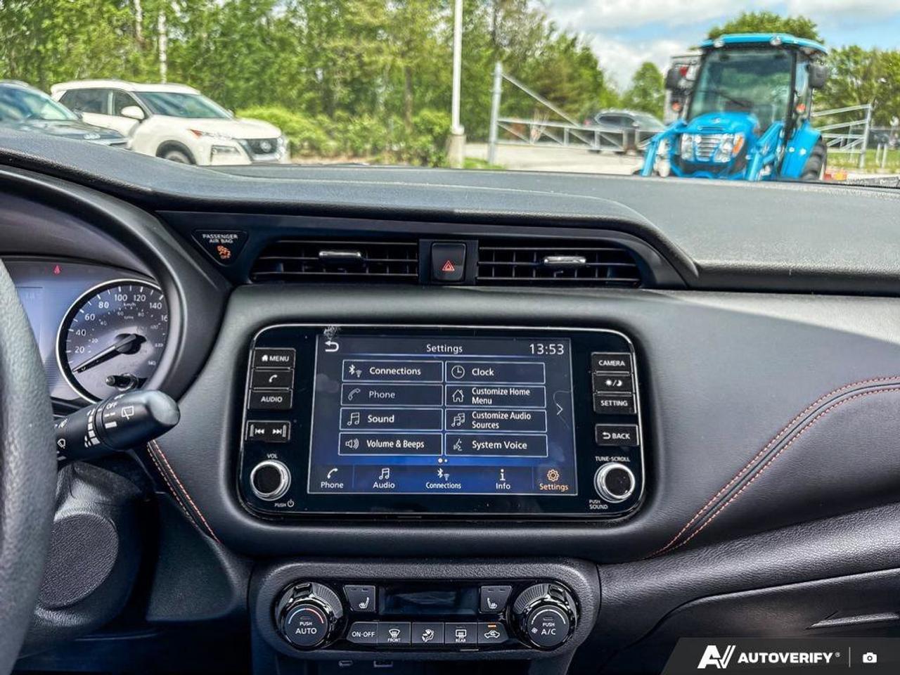 2021 Nissan Kicks SR Photo