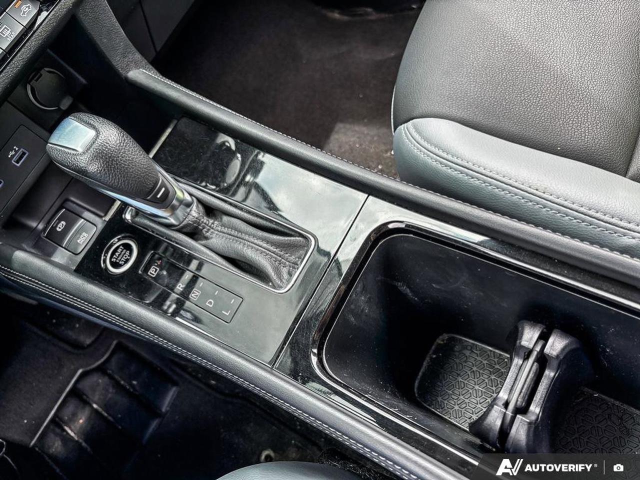 2021 Nissan Kicks SR Photo