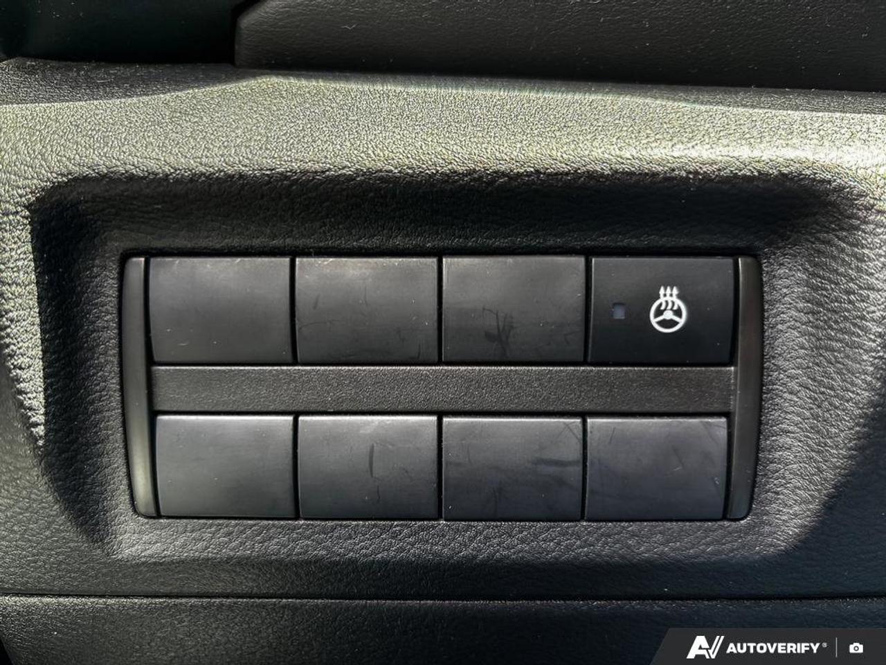 2021 Nissan Kicks SR Photo