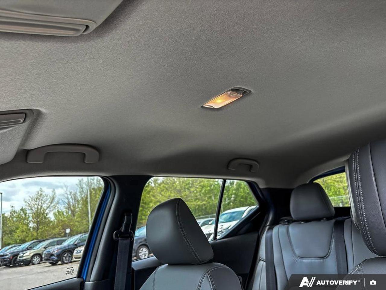 2021 Nissan Kicks SR Photo