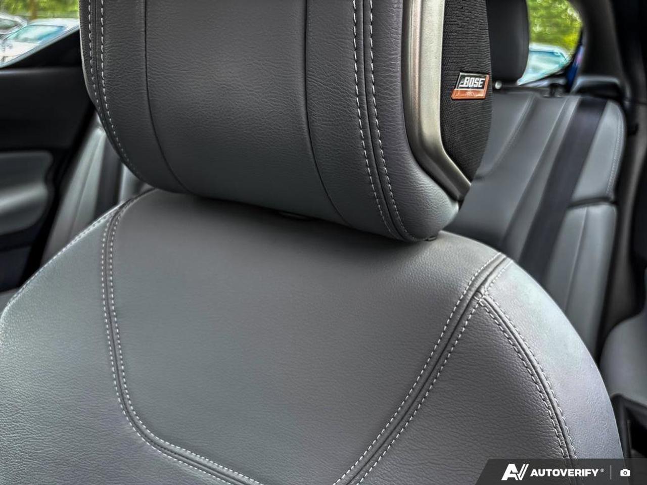 2021 Nissan Kicks SR Photo