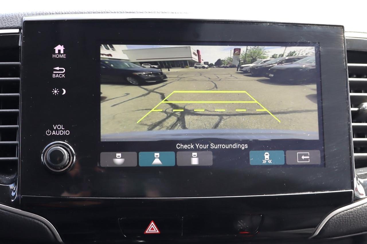 2022 Honda Pilot Touring 8P 4dr All-Wheel Drive Photo